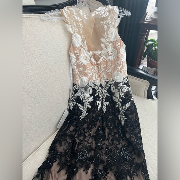 Clarisse Sleeveless Beaded Floral Trumpet Gown NWT - Picture 3 of 8